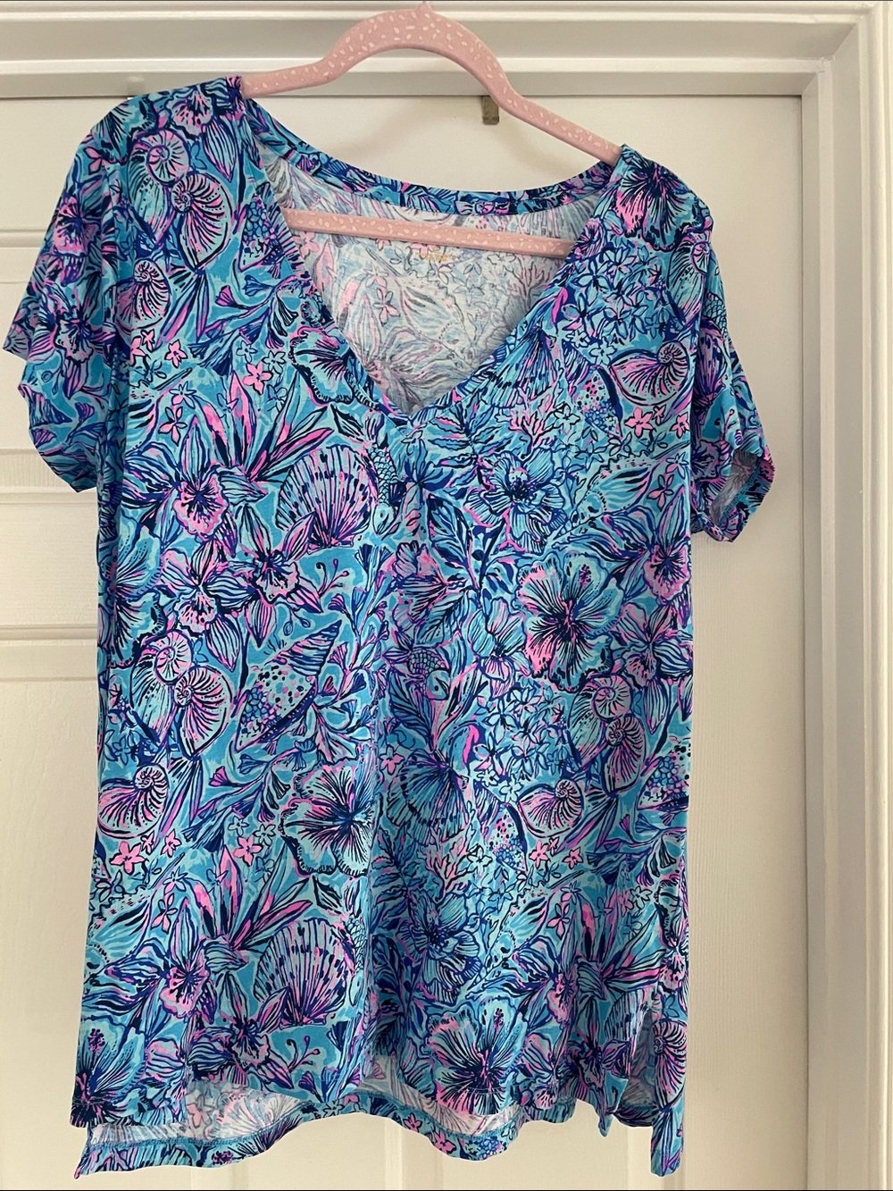 Lilly Pulitzer XL Etta VNeck Tshirt